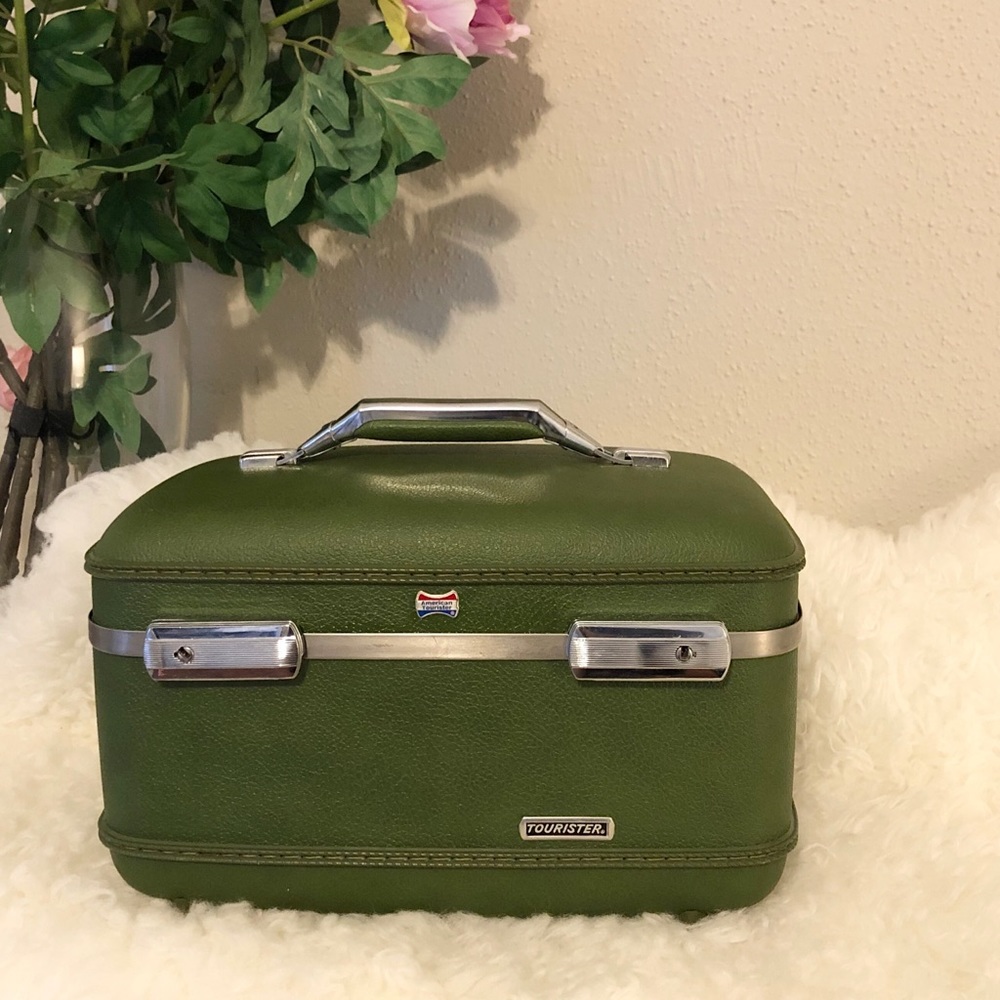 American Tourister Train Case - Avocado Green